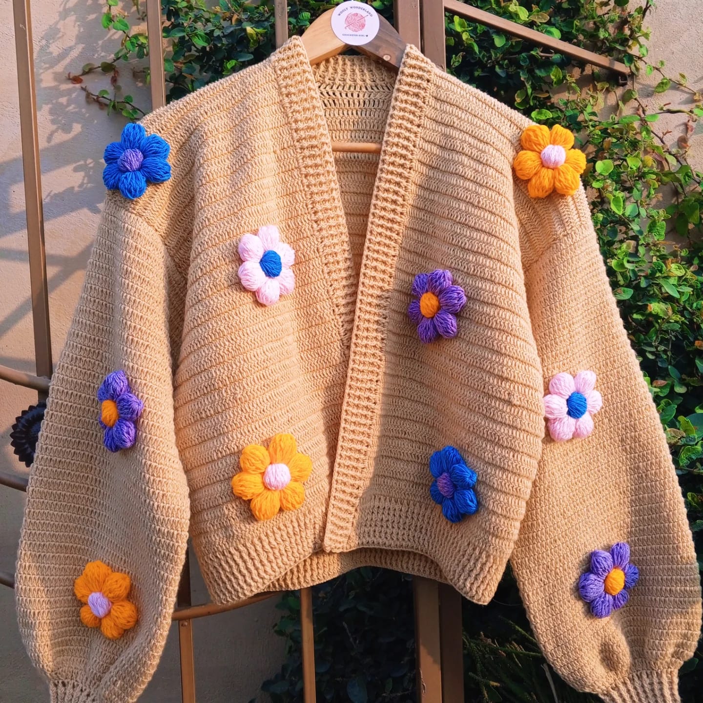 Crochet Floral Crop Cardigan in Daisy Flowers